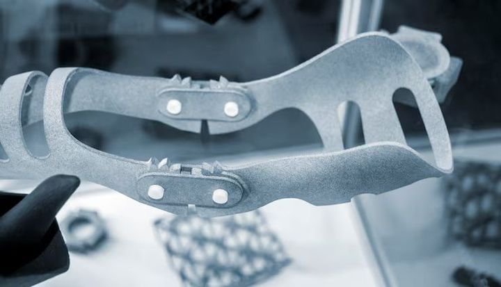 Femoral Component Manufacturing Explained: Materials, Precision Engineering & Medical Applications